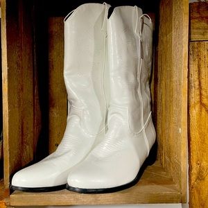 White Cowgirl Boots😍😍🌵🌵